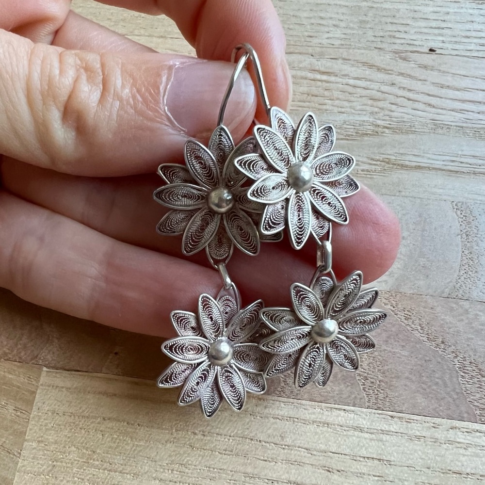 Artisan silver filagree floral daisy drop earrings